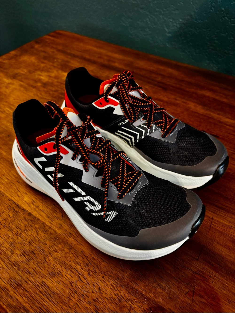 VJ Ultra 3 Trail Running Shoes Women’s 7/Mens 5.5 NEW